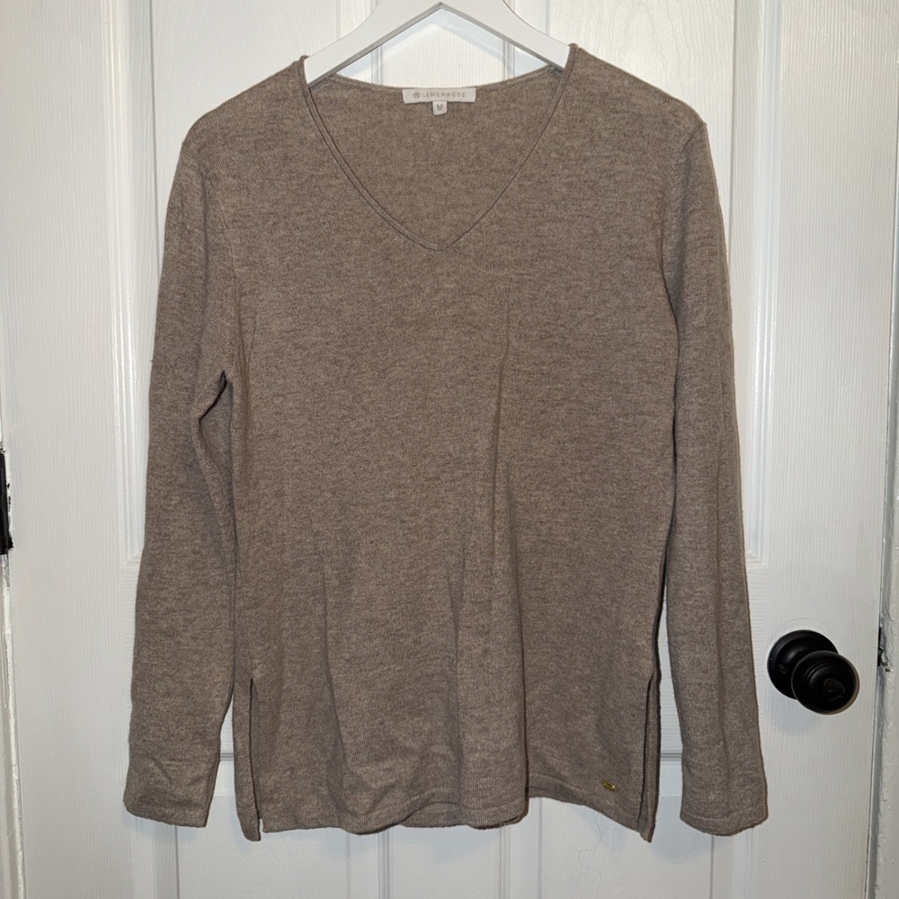 LEMONWOOD Women's V Neck 100% Cashmere Sweater Long Sleeve Size M Light Brown‎